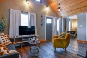 Charming Benson Home - Sleeps 5 Hot Tub!